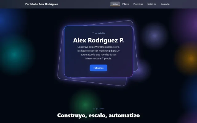 Portada del portafolio: tarjeta translúcida con el nombre Alex Rodríguez P. sobre un fondo oscuro con esferas de color
